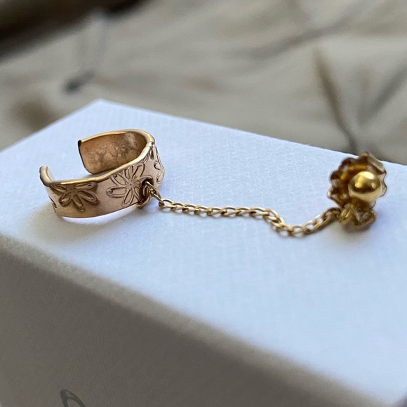 Ear cuff earring - Picture 2 of 2